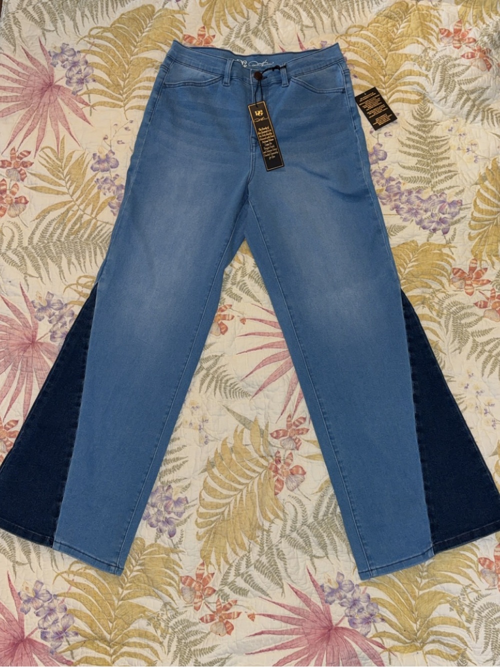 Women’s bell bottom Jeans - stretchy